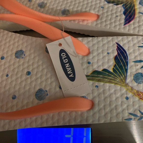 Old Navy Flip Flops, Mermaid Tail Seashells Design, Big Girl Size 3-4, NWT - Picture 5 of 5